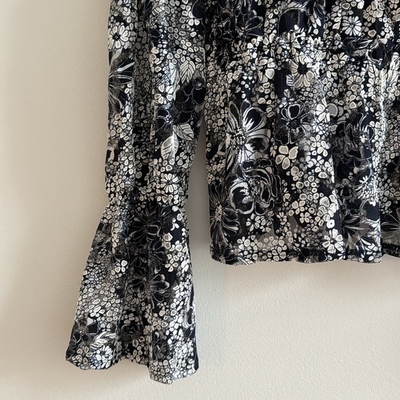 Topshop Navy Floral Blouse w Sheer Fabric, Open Back, and flutter sleeves - Picture 2 of 5